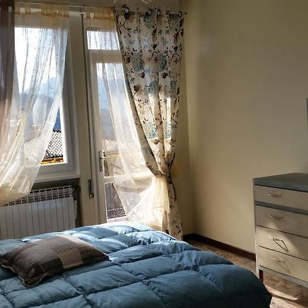 Apartment Iseo Lake Sale Marasino Δωμάτιο φωτογραφία