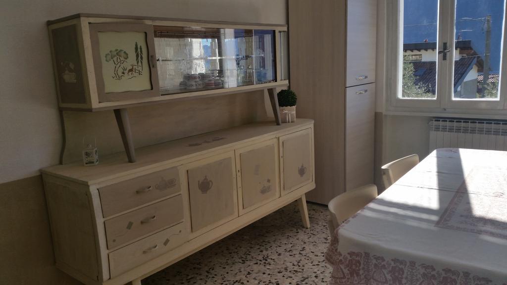 Apartment Iseo Lake Sale Marasino Δωμάτιο φωτογραφία