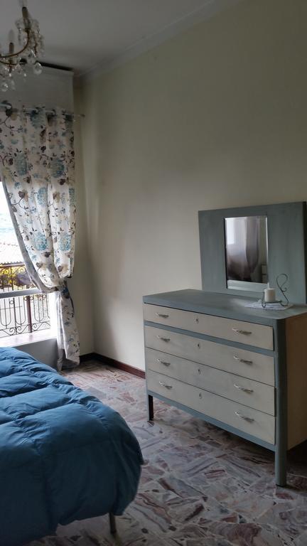 Apartment Iseo Lake Sale Marasino Δωμάτιο φωτογραφία
