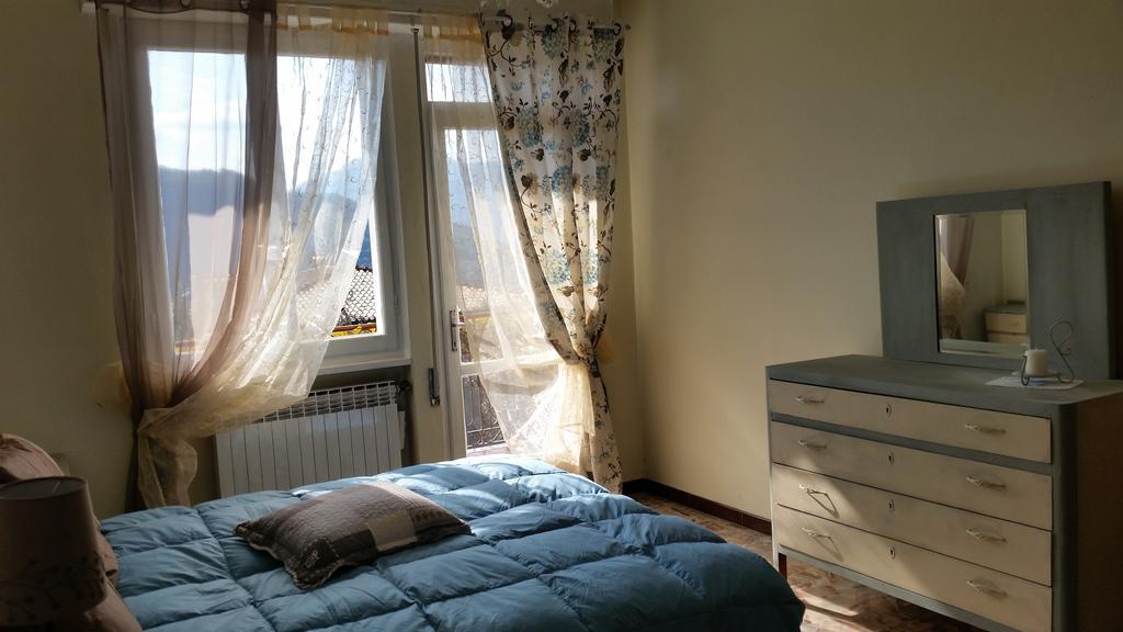 Apartment Iseo Lake Sale Marasino Δωμάτιο φωτογραφία