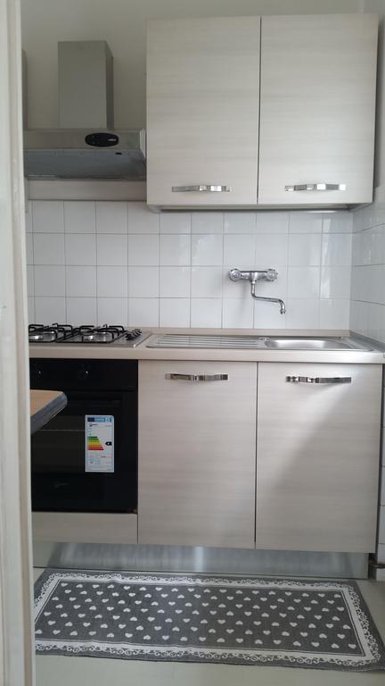 Apartment Iseo Lake Sale Marasino Δωμάτιο φωτογραφία