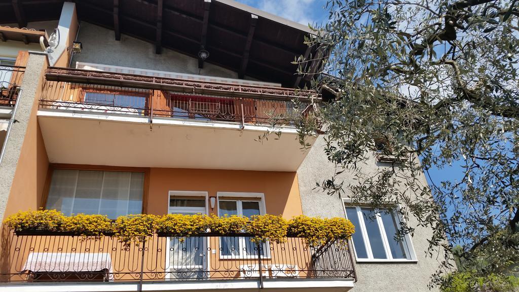 Apartment Iseo Lake Sale Marasino Δωμάτιο φωτογραφία
