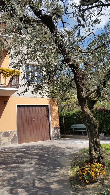Apartment Iseo Lake Sale Marasino Δωμάτιο φωτογραφία